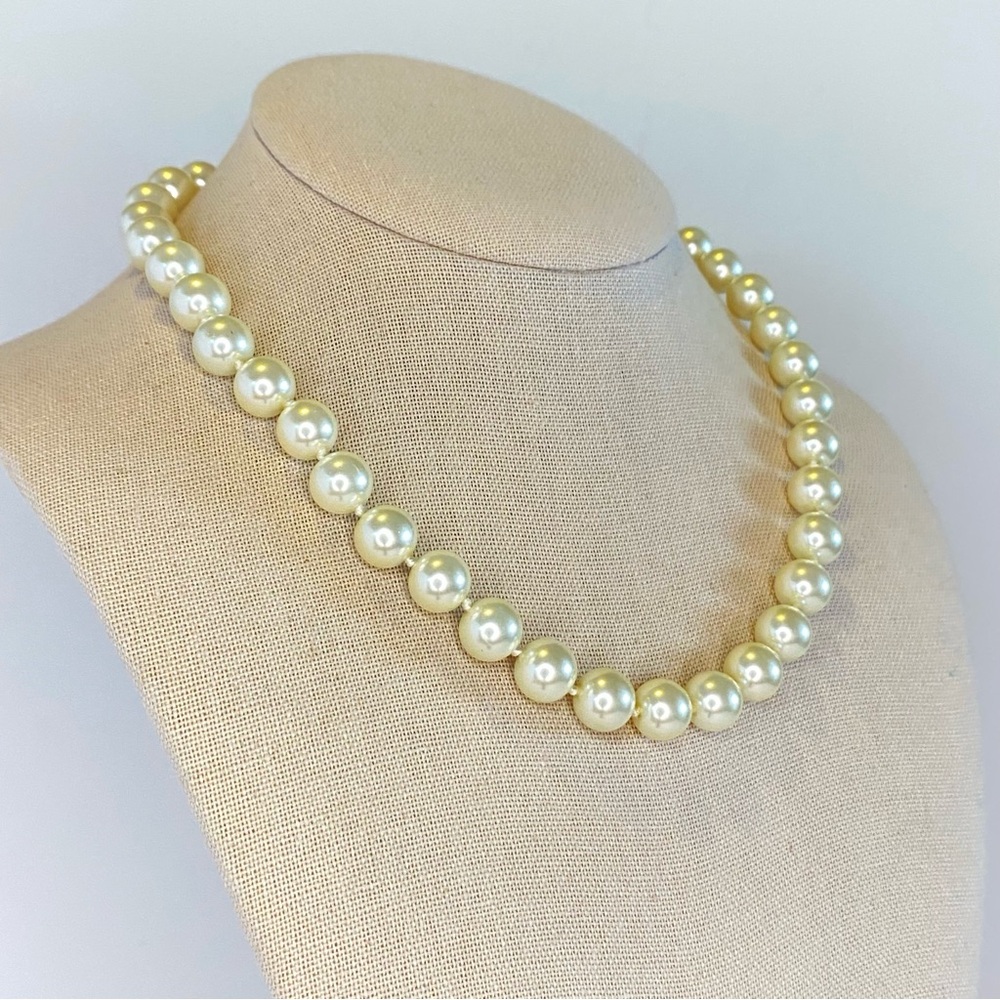 Hand Knotted Faux Pearl Glass Bead Necklace Gold Tone Clasp Adjustable Ivory - Picture 2 of 11